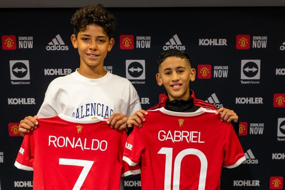 MU đôn 'thần đồng' 14 tuổi lên đá đội U18 gây sửng sốt