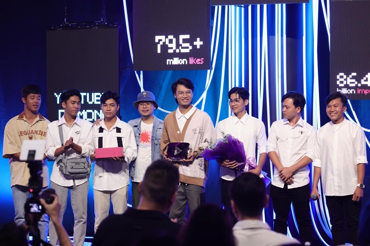 Nam YouTuber đạt nút kim cương sau 8 năm sáng tạo nội dung phục vụ trẻ em