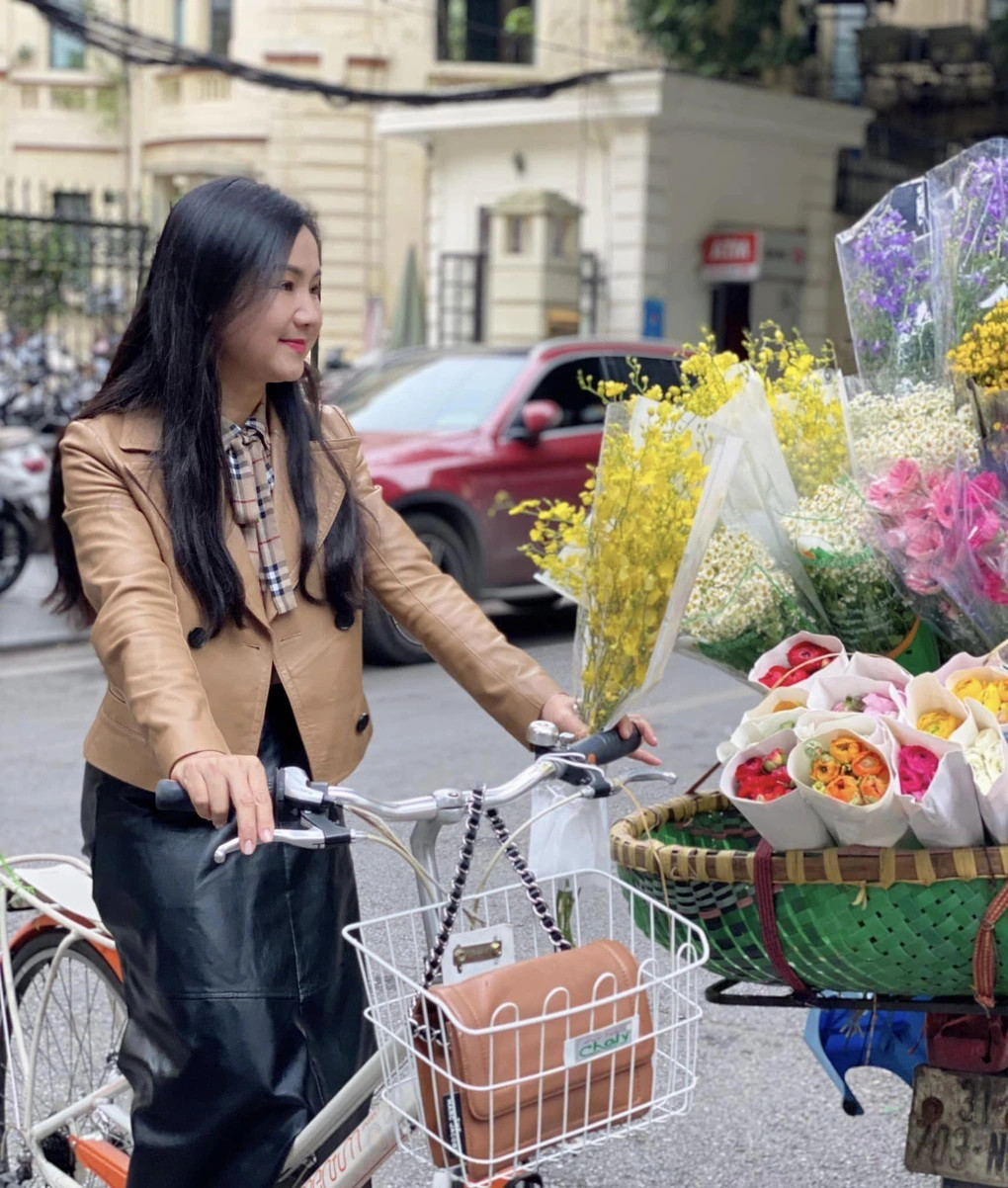 nsnd thu ha nu hoang anh lich va ve dep vuot thoi gian o tuoi u60docx 1689296296310.webp