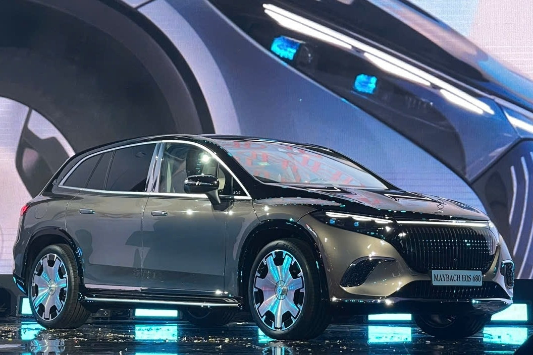 SUV siêu sang điện Maybach EQS 680 đầu tiên về Việt Nam giá 7,61 tỷ đồng