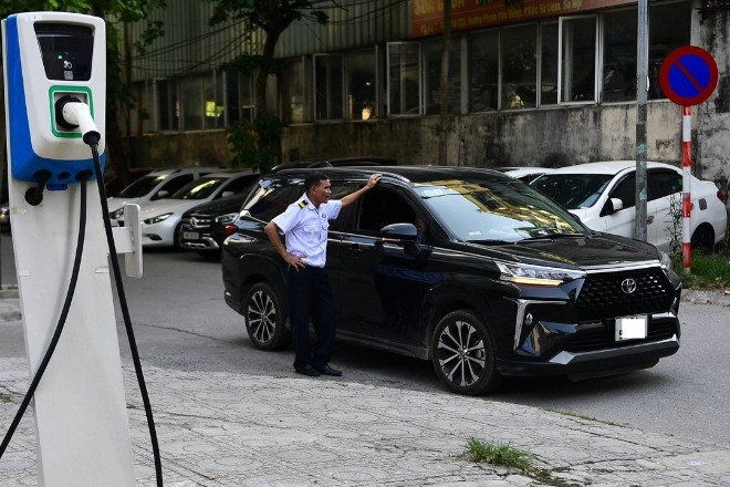 TPHCM rà soát mạng lưới giao thông, tìm vị trí lắp đặt trạm sạc xe điện