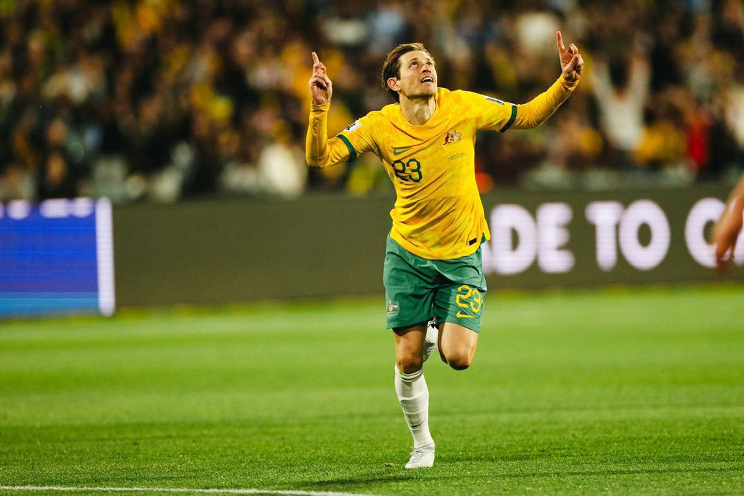 Tuyển Australia ngược dòng đánh bại Trung Quốc