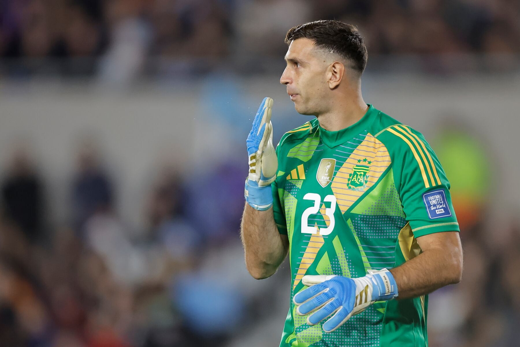 Tuyển Argentina: Từ bão Milton đến bài toán Emiliano Martinez