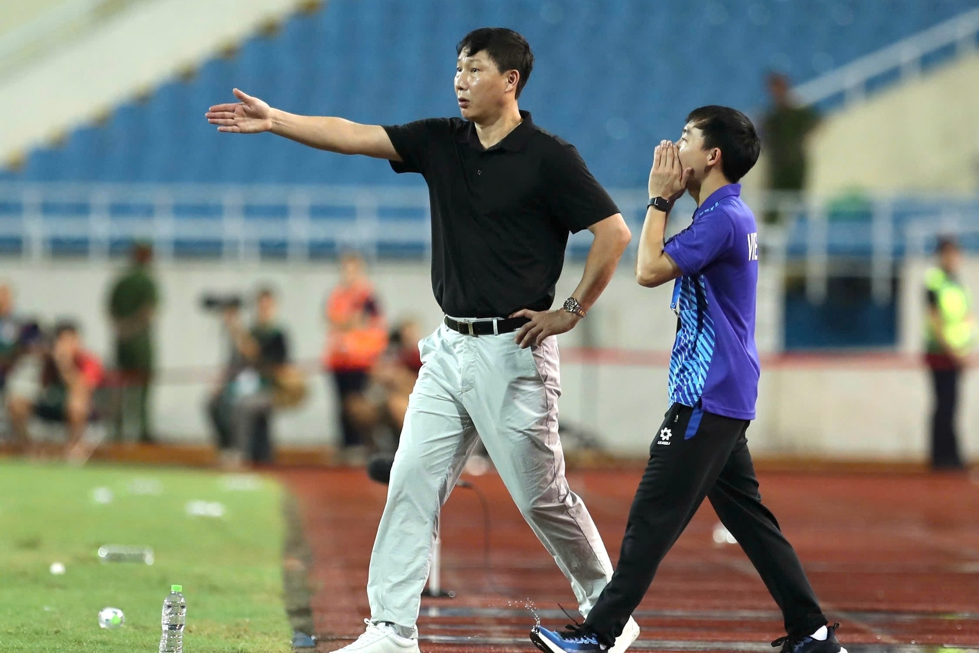 Tuyển Việt Nam: HLV Kim Sang Sik làm đúng, nhưng cần nhanh hơn