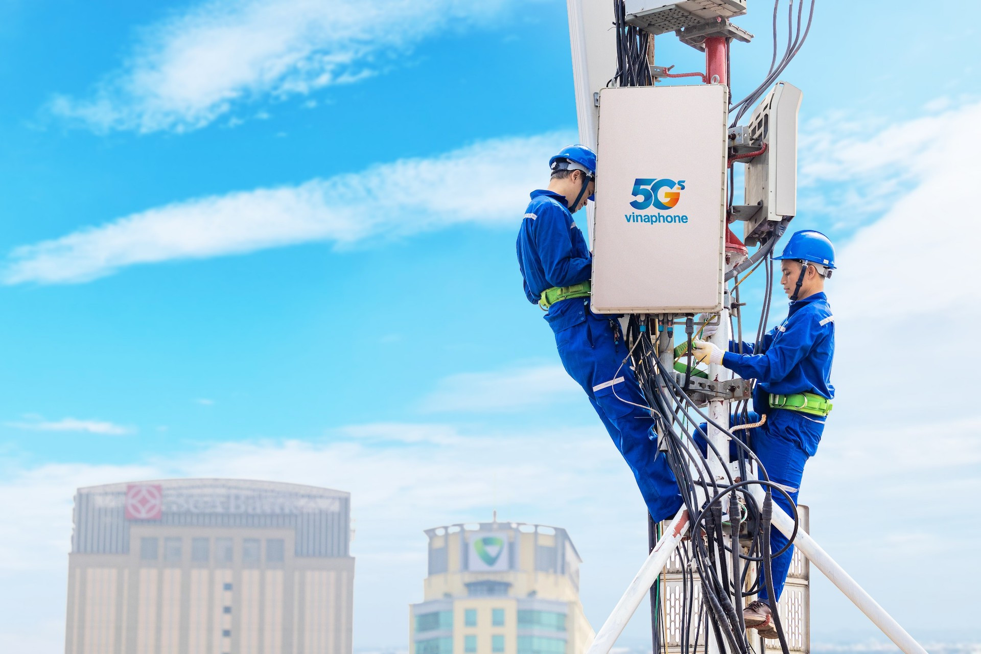 VNPT khẩn trương lắp đặt trạm thu phát sóng 5G phục vụ khách hàng trên toàn quốc..jpg