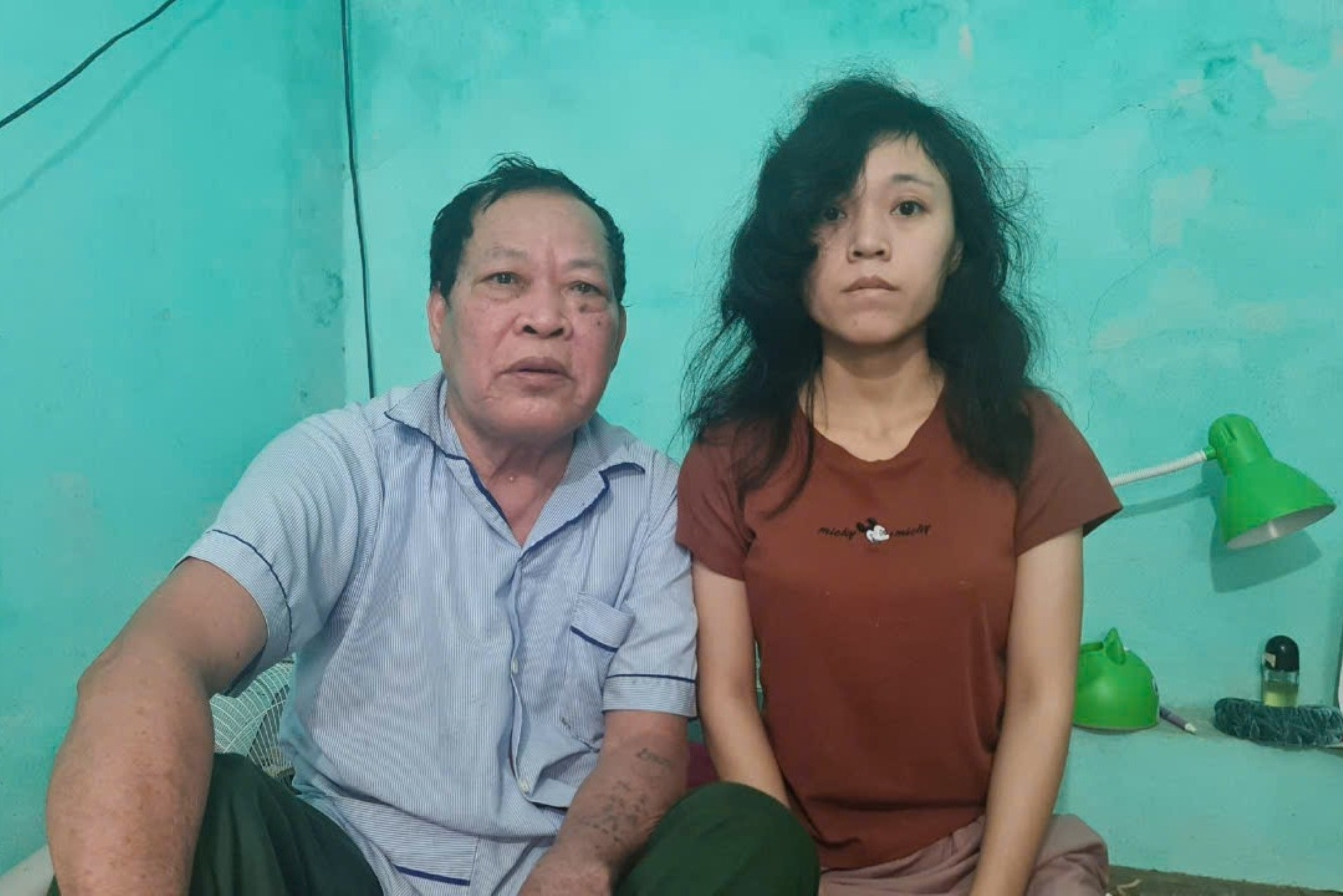 Vợ chồng già bán sạch nhà cửa cho con trai chạy thận, con gái chữa bệnh tâm thần