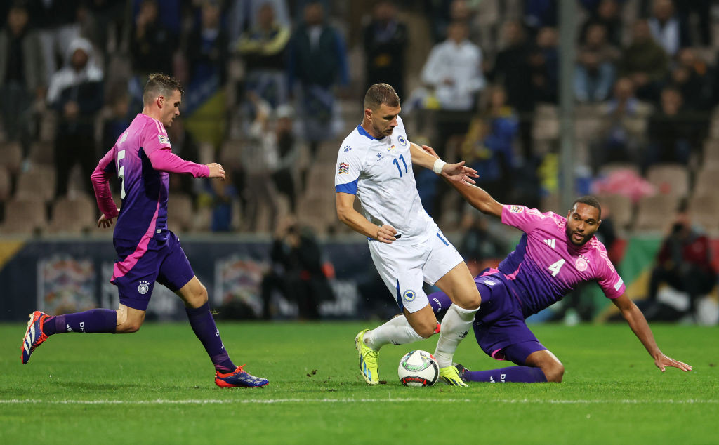 Undav rực sáng, Đức đánh bại Bosnia GZotTn5WoA0PnJl.jpg