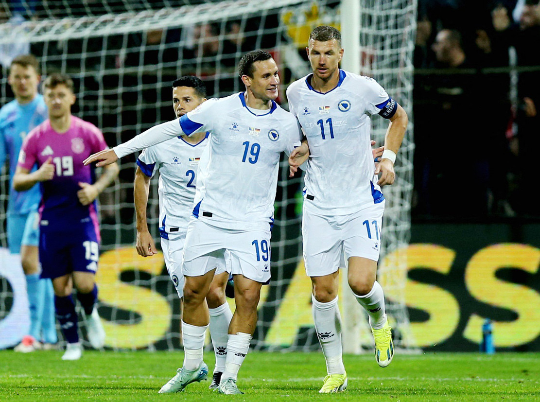 Undav rực sáng, Đức đánh bại Bosnia GZottXAXIAAUade.jpg