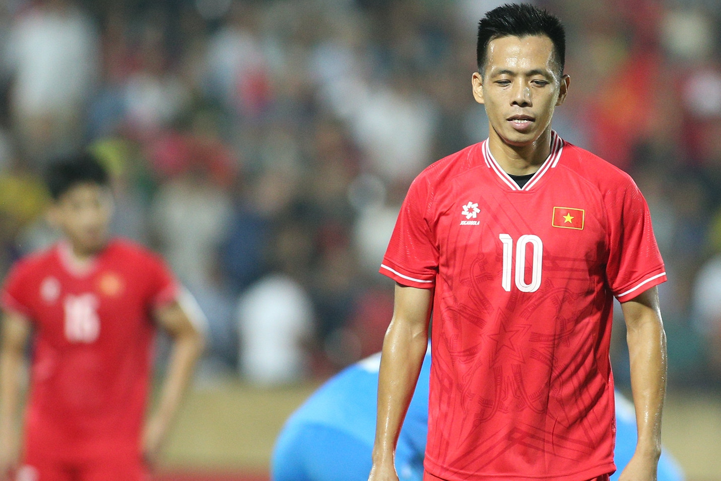 Được FIFA vinh danh, Văn Quyết nói lời gan ruột