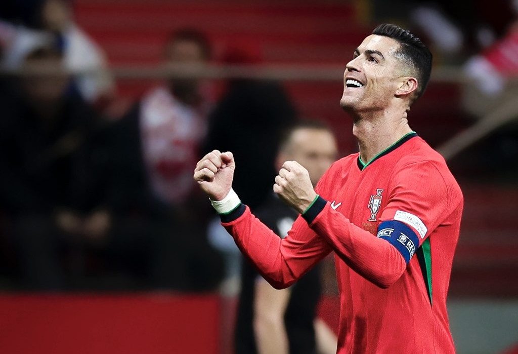 Ronaldo lập công, Bồ Đào Nha hạ đẹp Ba Lan