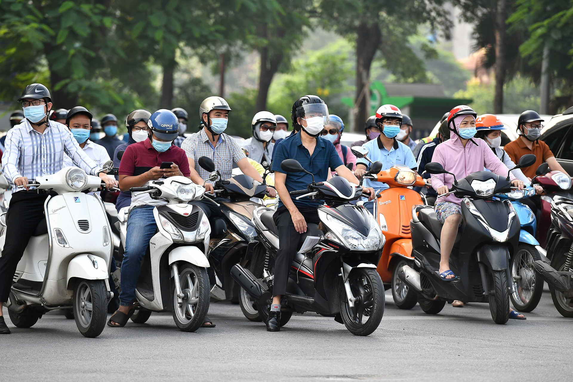 Hàng triệu mô tô, xe máy đang lưu hành phải kiểm định khí thải khi nào?