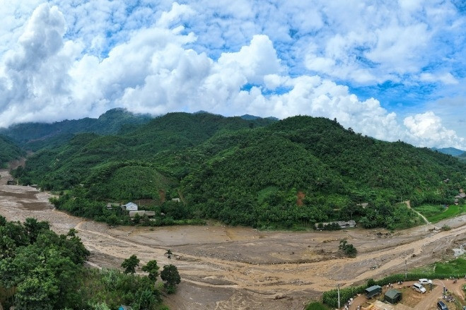 Hiện tượng ‘nghẽn dòng, vỡ đập’ qua thảm họa sạt lở ở Làng Nủ