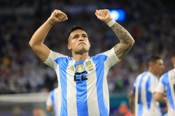 HLV trưởng Argentina: Lautaro Martinez xứng đáng Quả bóng vàng