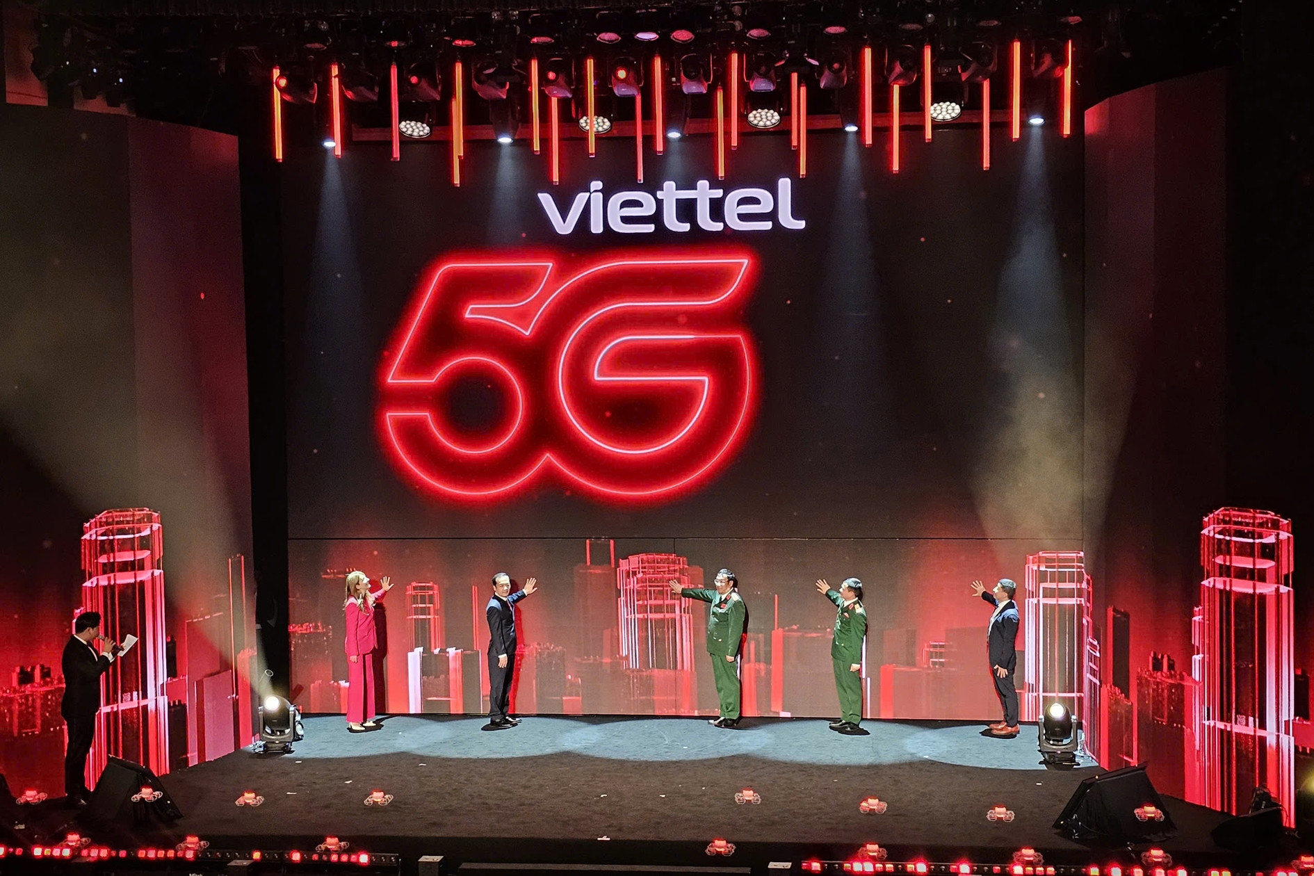 Viettel khai trương mạng 5G đầu tiên tại Việt Nam