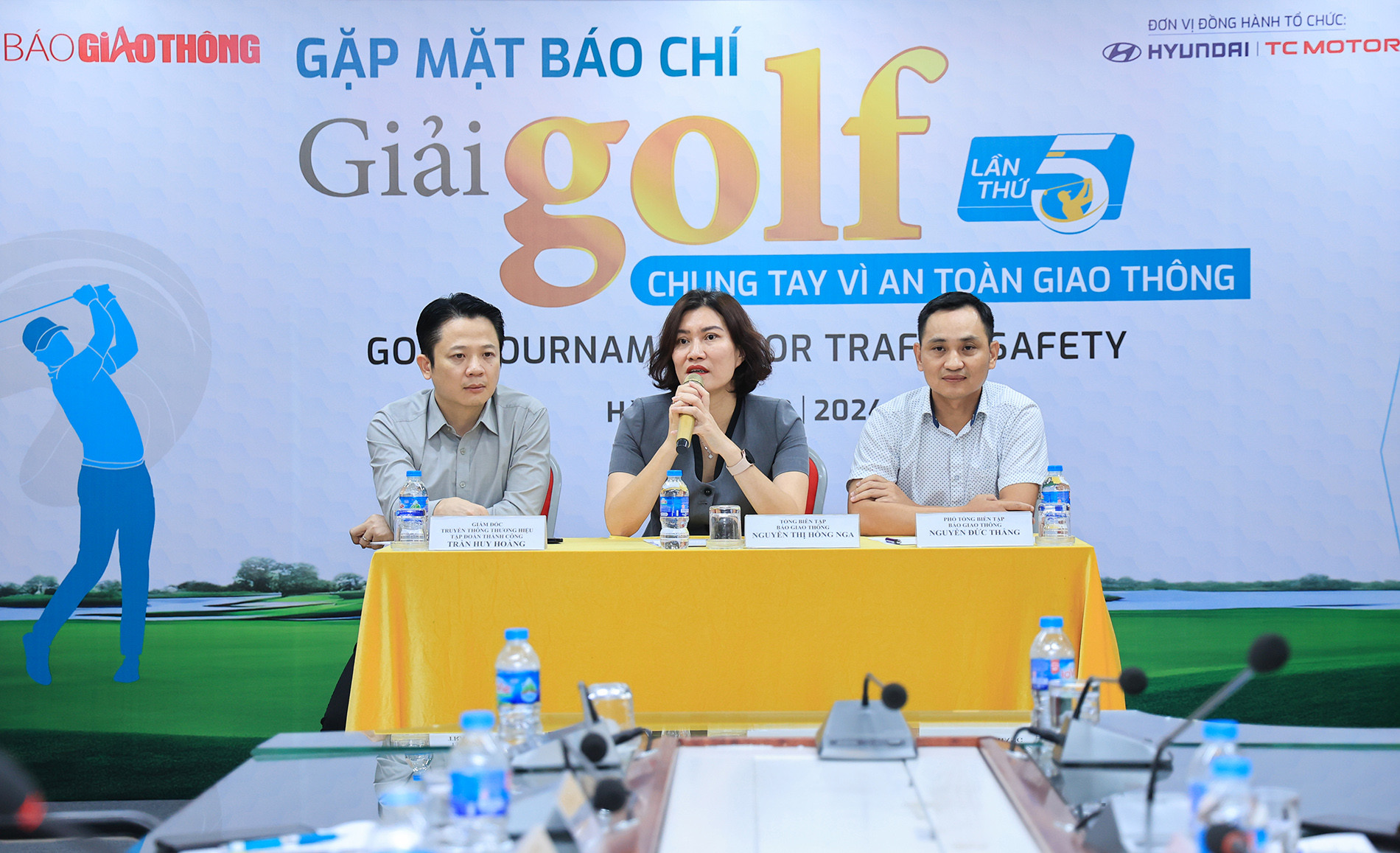 golf giao thong.jpg