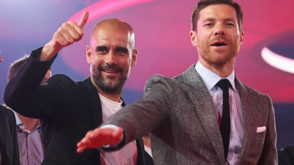 Pep Guardiola Xabi Alonso Lars Baron.jpg