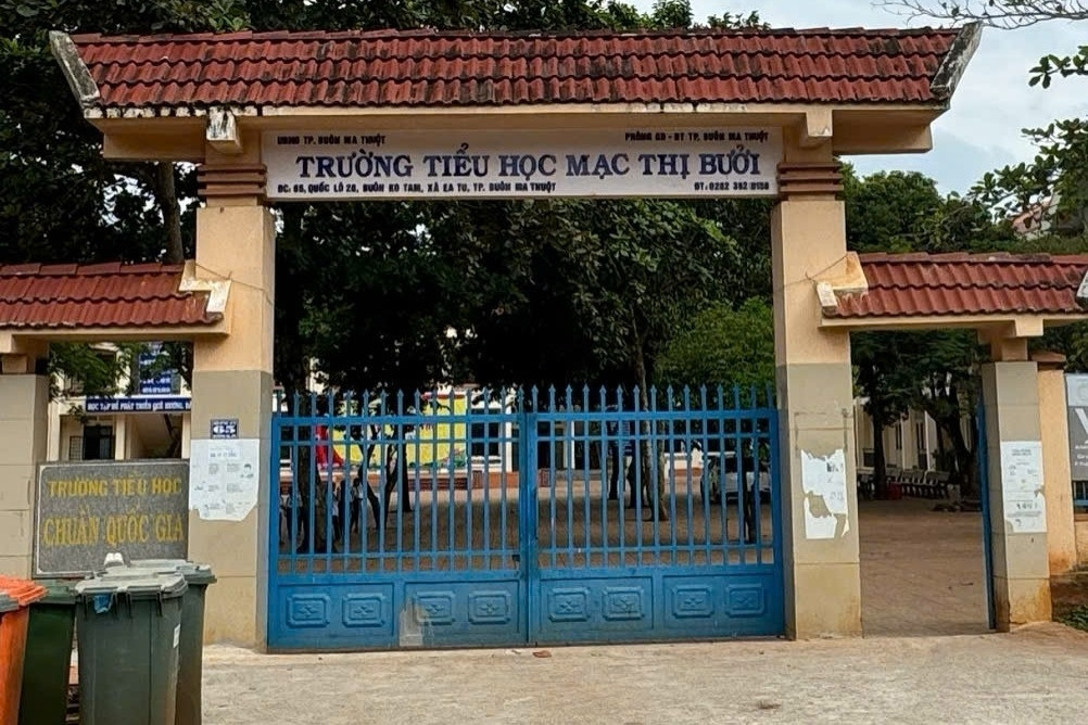 'Quên' đóng bảo hiểm cho học sinh, nhân viên trường đến từng nhà trả lại tiền