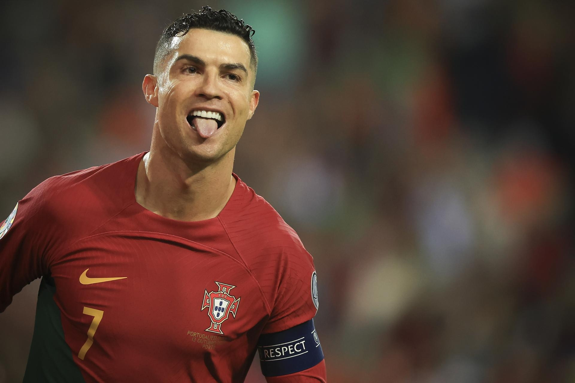 Top 10 cầu thủ kiếm tiền 2024: Ronaldo vượt xa Messi