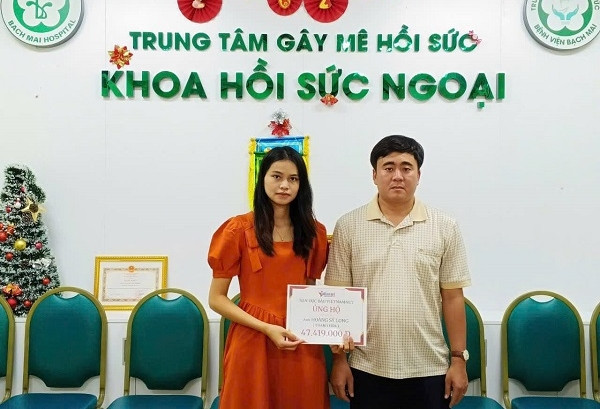 Trao hơn 47 triệu đồng đến anh Hoàng Sỹ Long bị cây đổ vào người