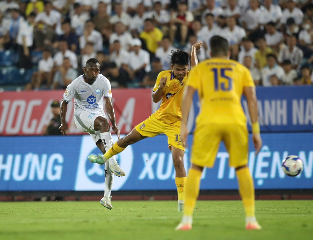 nam dinh vs slna 2.jpg