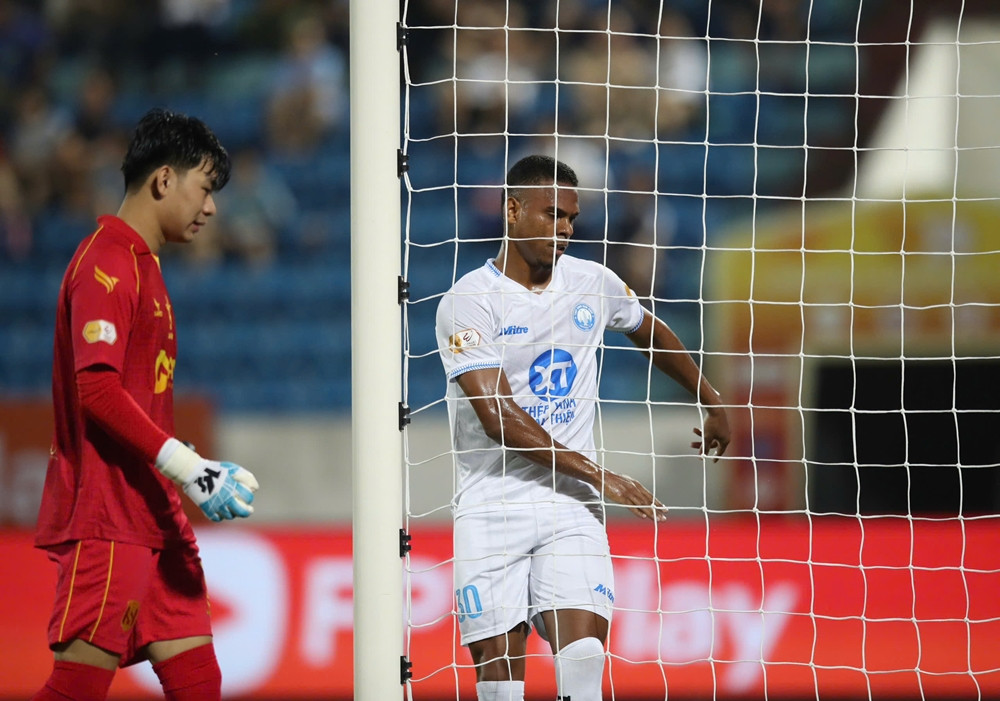 nam dinh vs slna 4.jpg