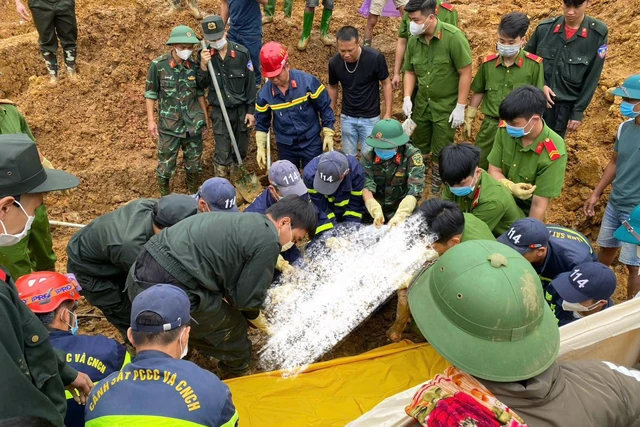 Bản tin trưa 2/10: Tìm thấy thi thể thứ 5 vụ sạt lở tại quốc lộ 2 qua Hà Giang