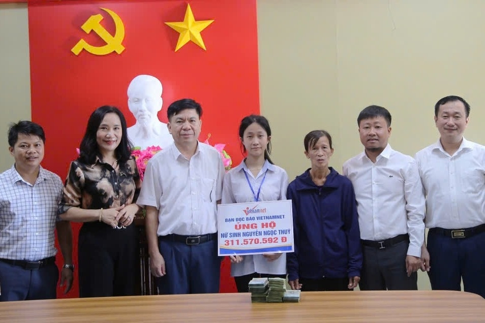 Nữ sinh bán rau ở Hà Tĩnh được bạn đọc VietNamNet ủng hộ hơn 300 triệu đồng