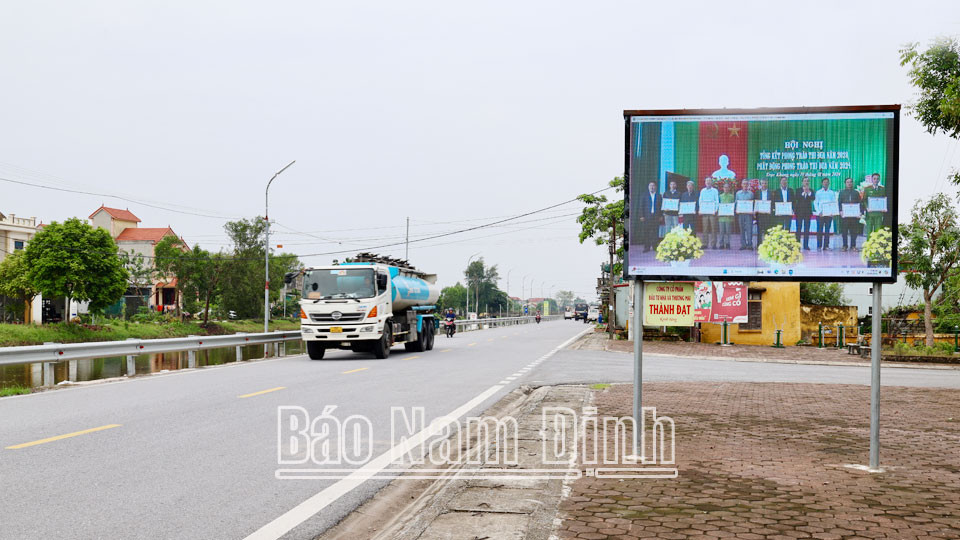 Bảng thông tin điện tử công cộng đặt ở trung tâm xã Trực Khang phục vụ công tác thông tin, tuyên truyền nhiệm vụ chính trị của địa phương.