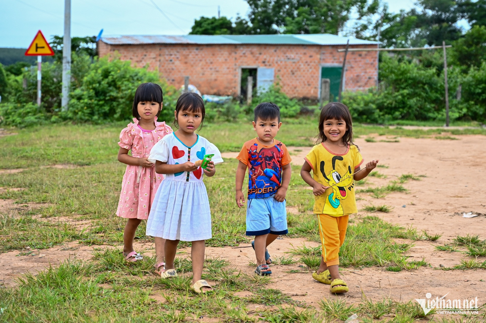 W-giam ngheo tre em.jpg