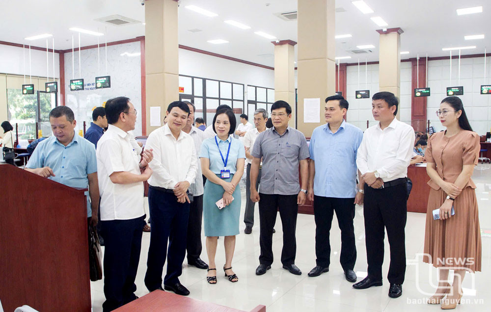 Đoàn công tác của tỉnh Sơn La nghiên cứu, trao đổi kinh nghiệm về đẩy mạnh chuyển đổi số trên địa bàn tỉnh Thái Nguyên.