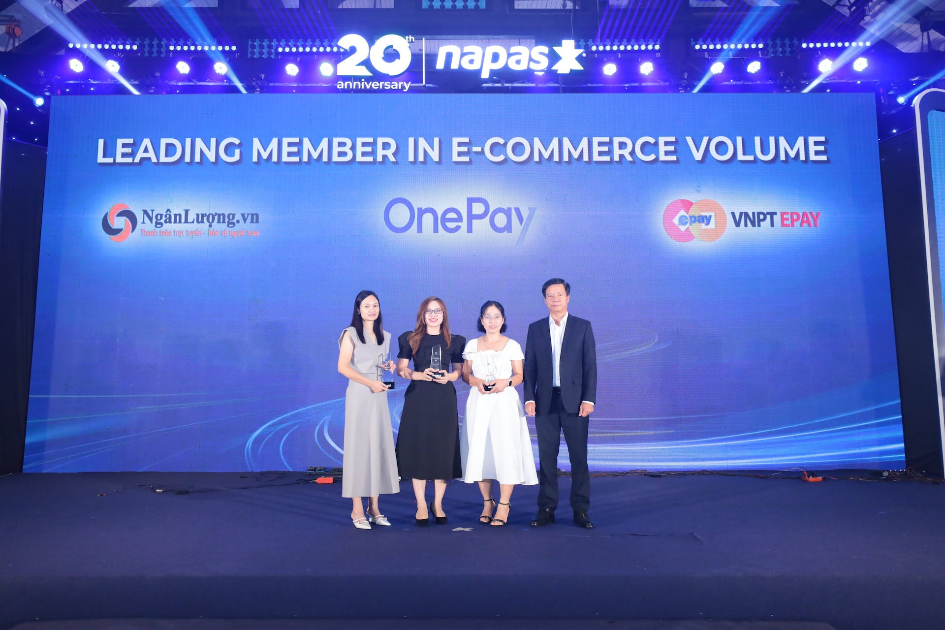 Giải Leading Member in E Commerce Volume.jpg