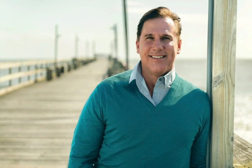 Nhà văn Nicholas Sparks cán mốc 20 cuốn sách best-seller