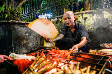 Quán chân gà nướng đắt hàng 29 năm ở Nam Định, khách nguyện ngồi chờ cả tiếng