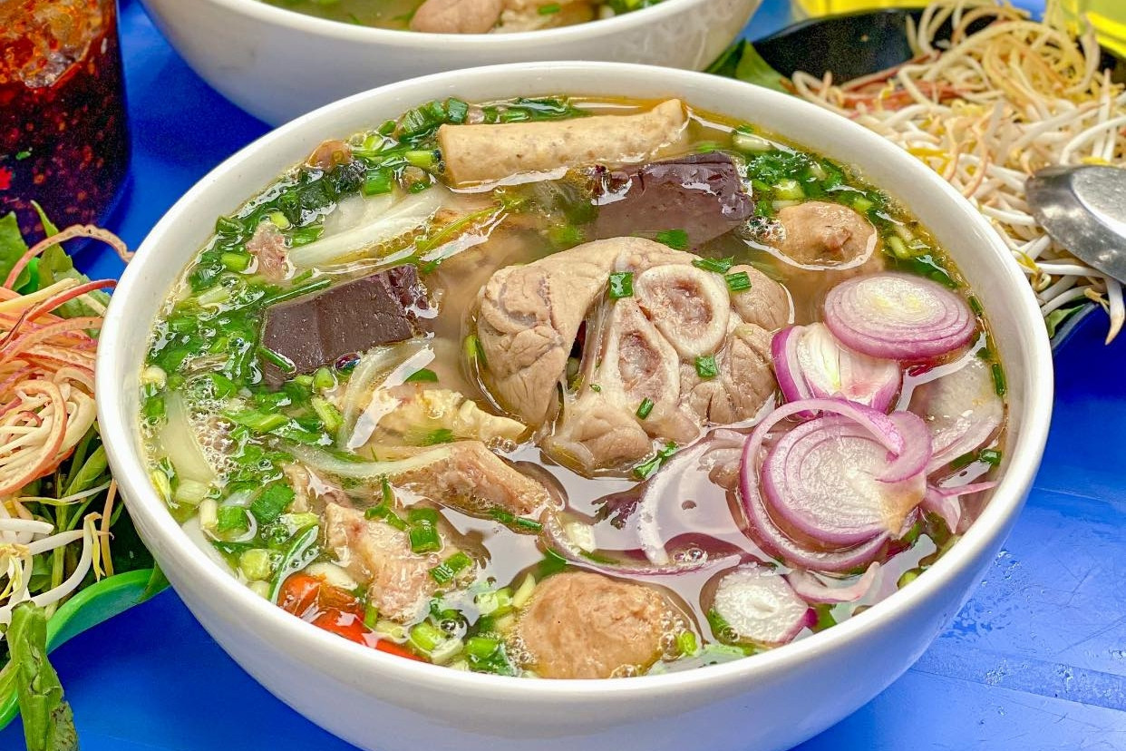 Top 5 quán bún bò Huế ngon ở Hà Nội, thực khách 'trung thành' suốt bao năm