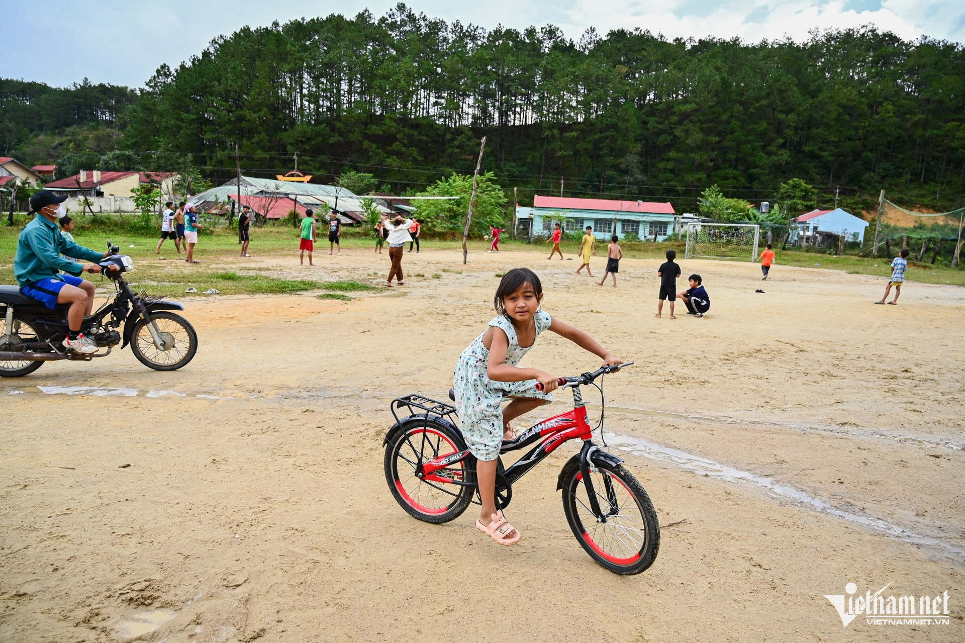 W-giam ngheo tre em .jpg