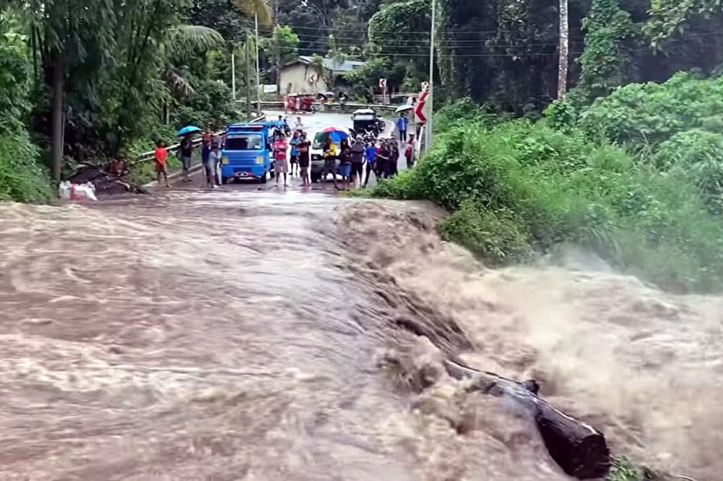 Bão Trà Mi Họa Hảo Philippines, Tiếp Tục Tiến Vào Biển Đông