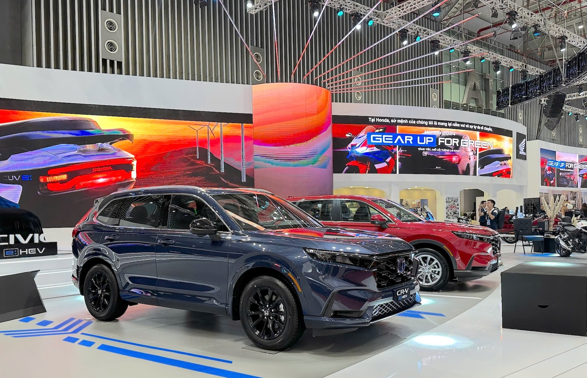 Gian h&agrave;ng Honda.jpg