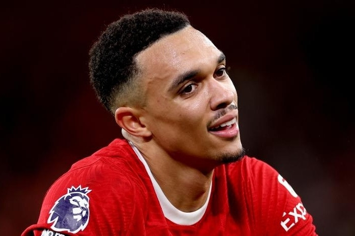 Real Madrid ký Alexander-Arnold ngay tháng 1, giá 20-25 triệu euro