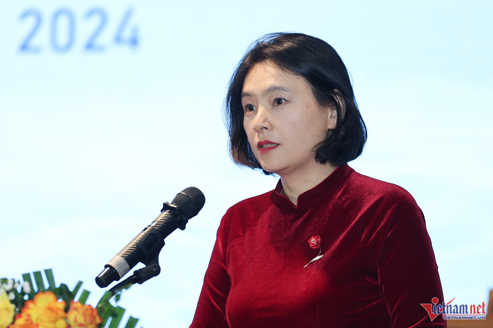 W-10 nam trung tam chung thuc 1.jpg