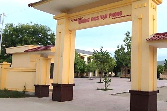 Bản tin trưa 24/10: Xô xát trong trường học, 2 thầy cô cùng gửi đơn đến công an