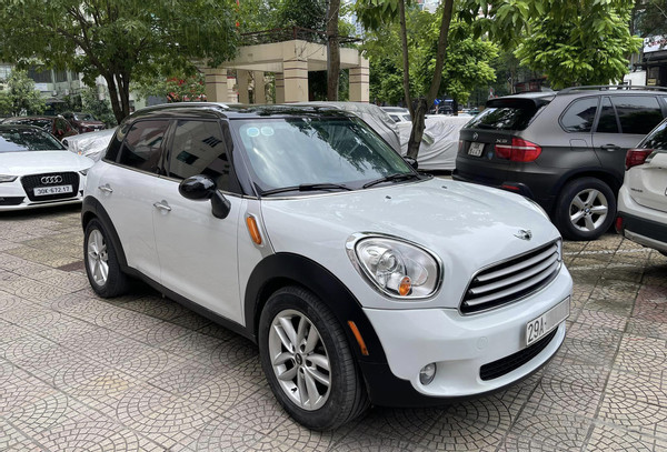 Đi 110.000 km, “xe chơi” MINI Cooper bán giá rẻ ngang Kia Morning mua mới