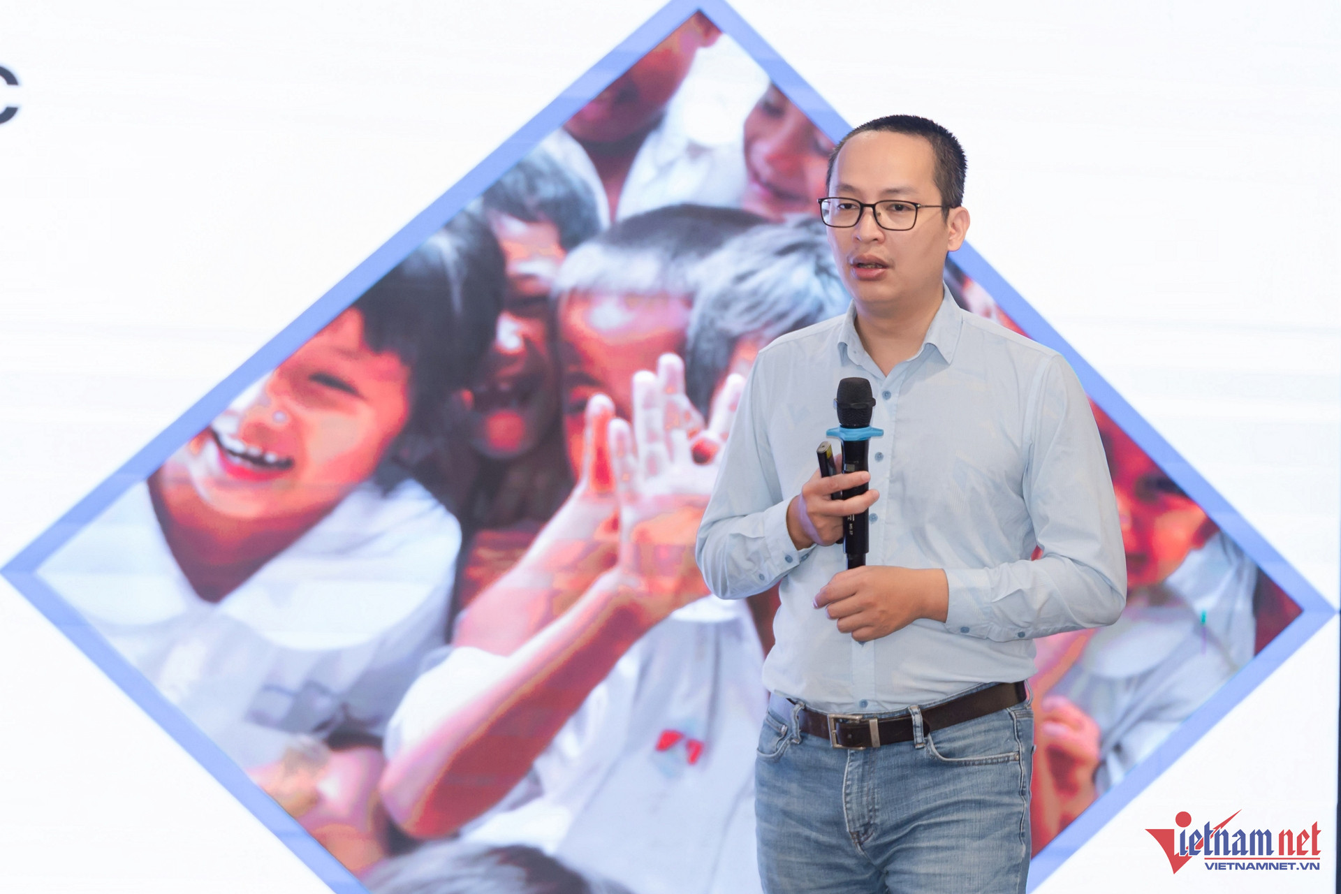 W-bao ve tre em tren mang 0.jpg