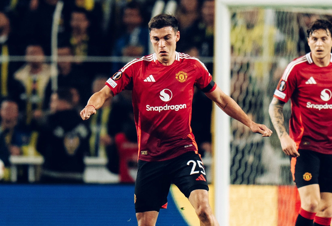 Kết quả bóng đá hôm nay 25/10: MU tuột chiến thắng trước CLB của Mourinho