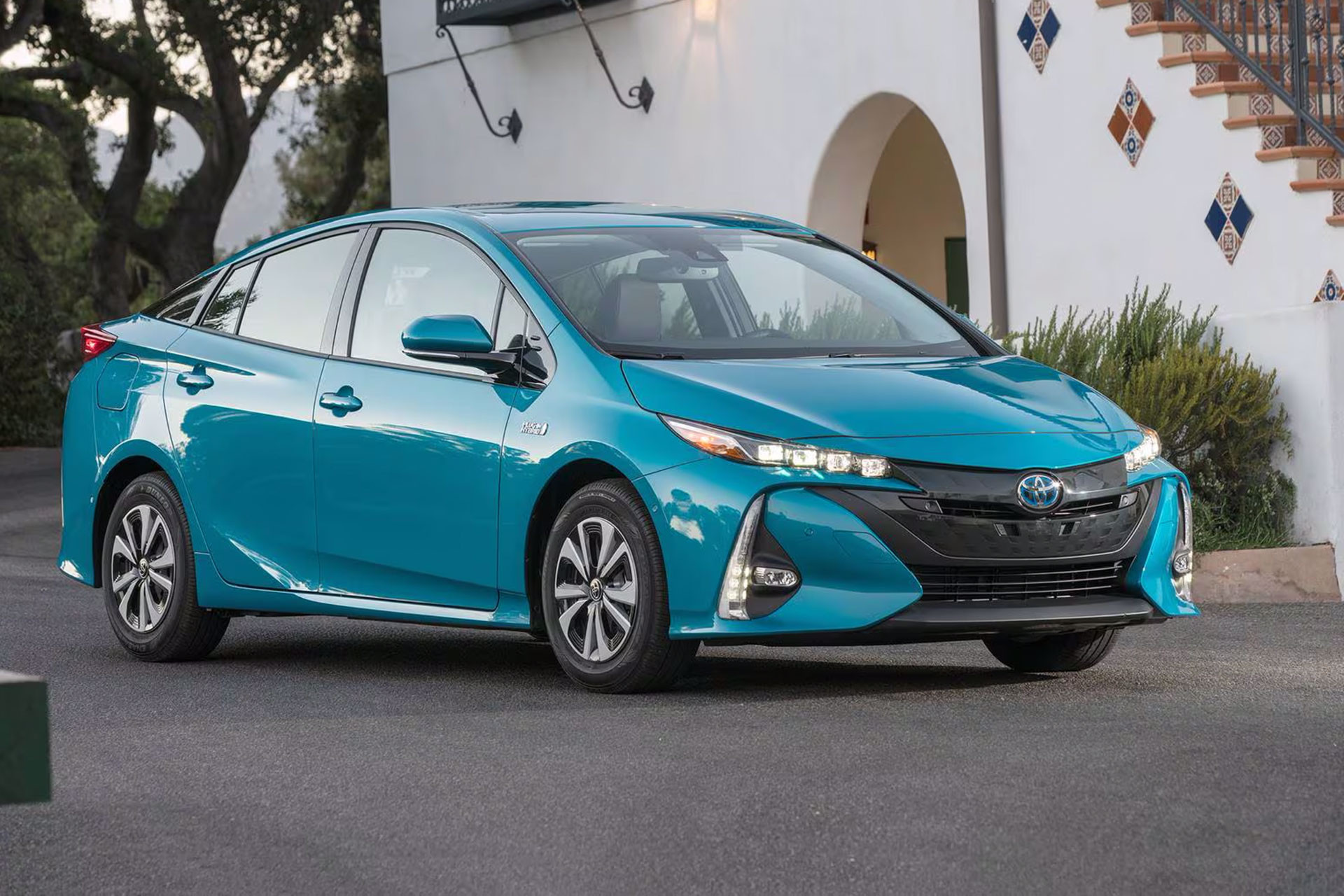 2017_toyota_prius prime_edmunds.jpg