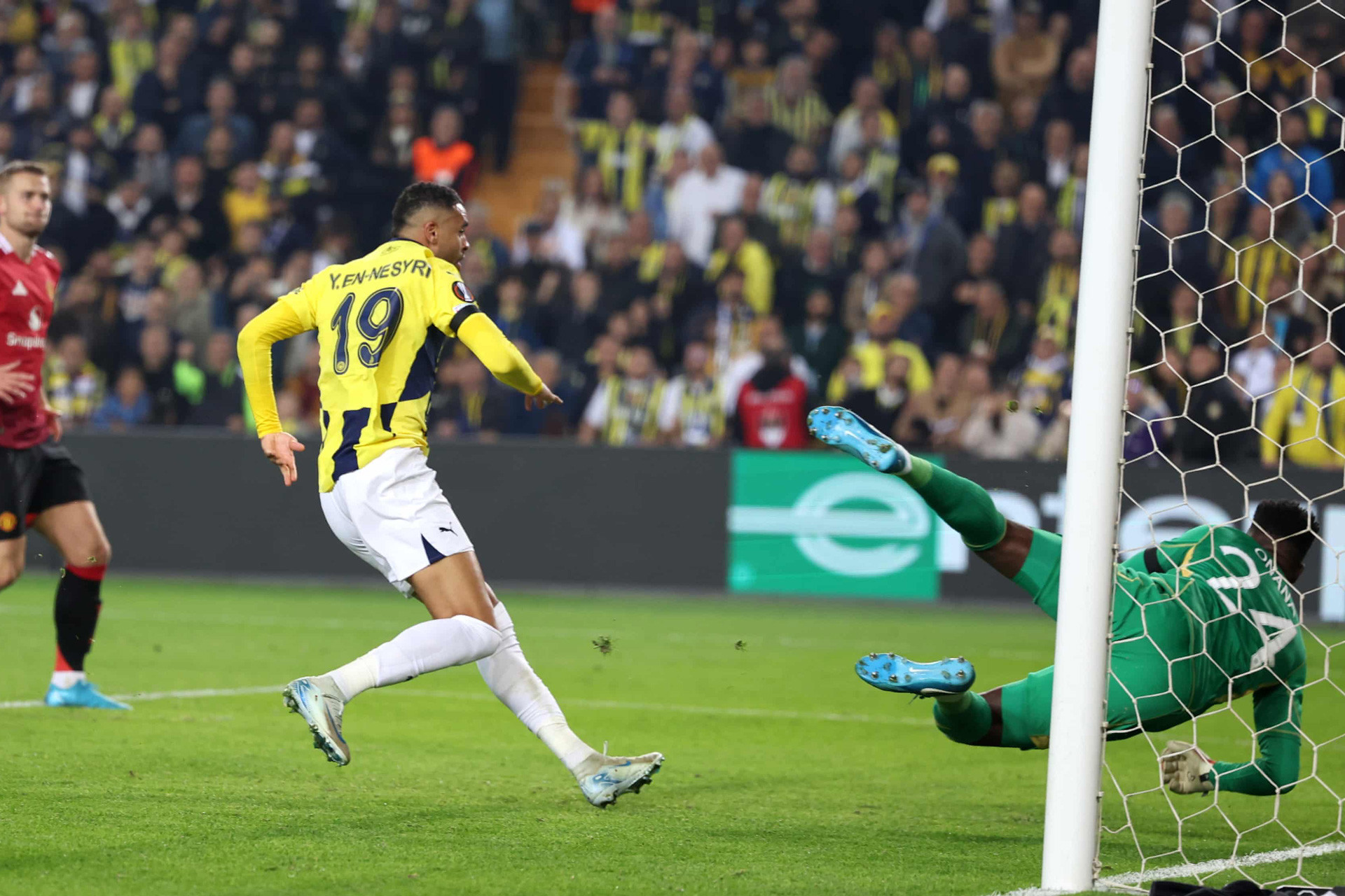 En Nesyri Fenerbahce MU. EPA