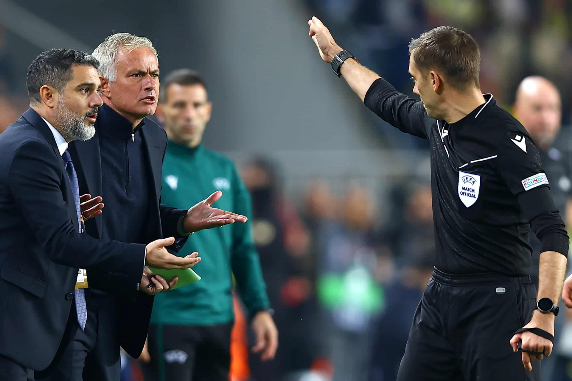 Mourinho Fenerbahce MU. EPA