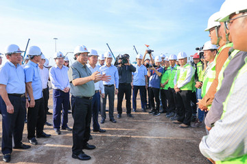 'Trung tâm Hội chợ Triển lãm và cầu Tứ Liên là công trình biểu tượng của Hà Nội'