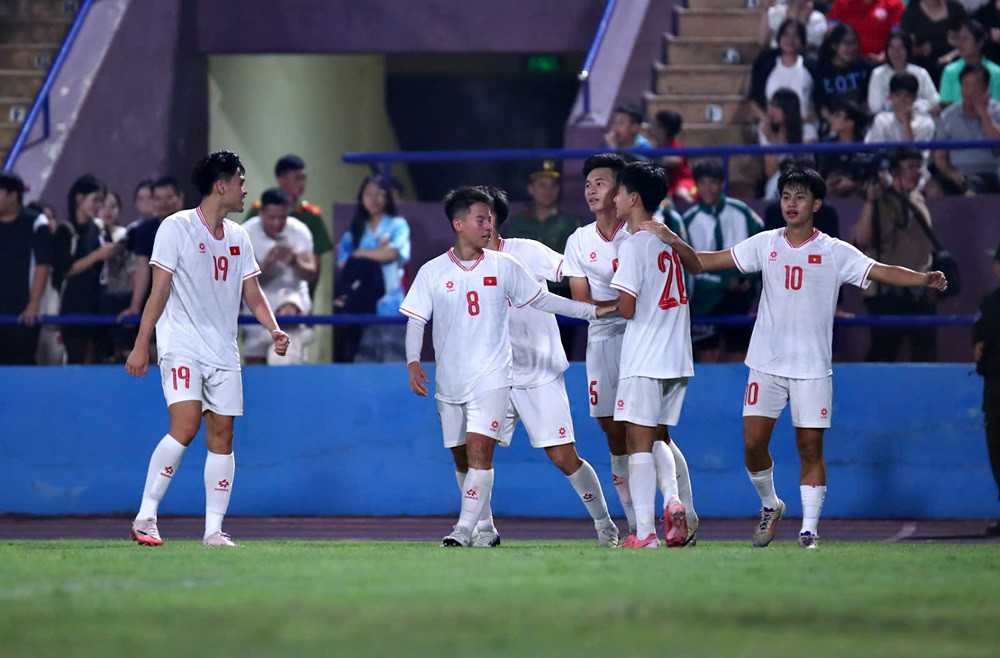 U17 Myanmar vs U17 Viet Nam 1.jpg