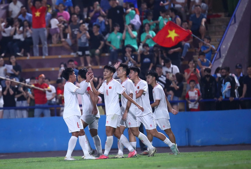 U17 Myanmar vs U17 Viet Nam 1.jpg