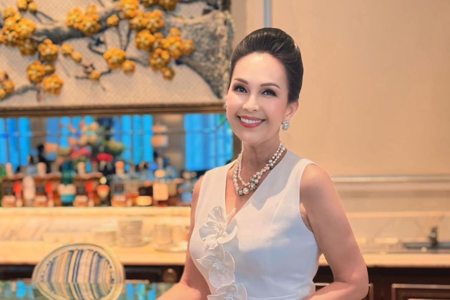 Diễm My 6X được chồng yêu chiều hết mực, đẹp bất chấp thời gian